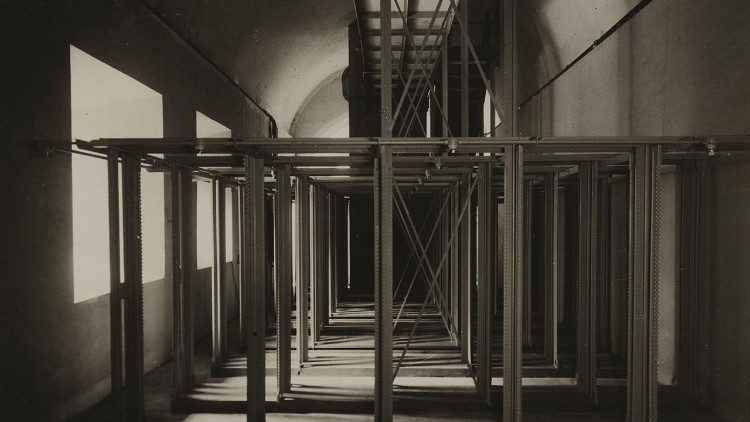 Scatti dalla mostra "Souvenirs de Babel"