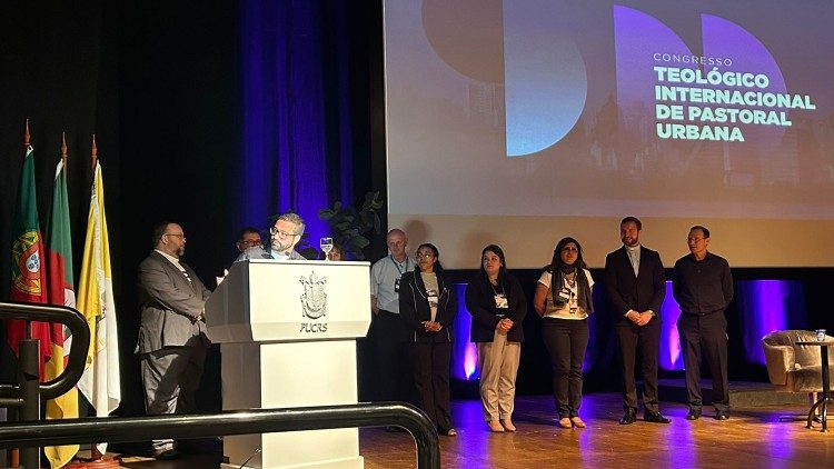 Congresso Internacional de Pastoral Urbana, no Teatro 40 da Pontifícia Universidade Católica do Rio Grande do Sul (RS). 