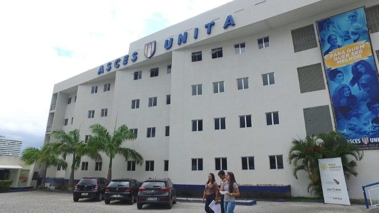 De caráter filantrópico, a universidade é uma associação sem fins lucrativos, de utilidade pública, leiga.