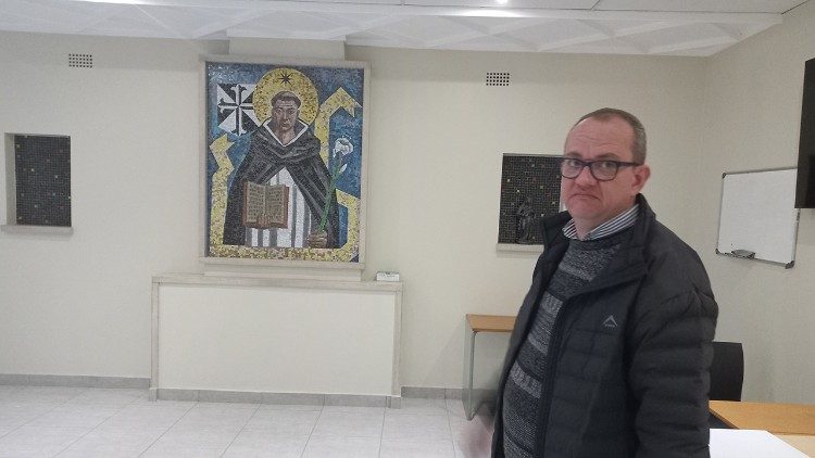 Padre Eduardo Gabriel, Scalabriniano, no Centro Clínico São Carlos, em Joanesburgo