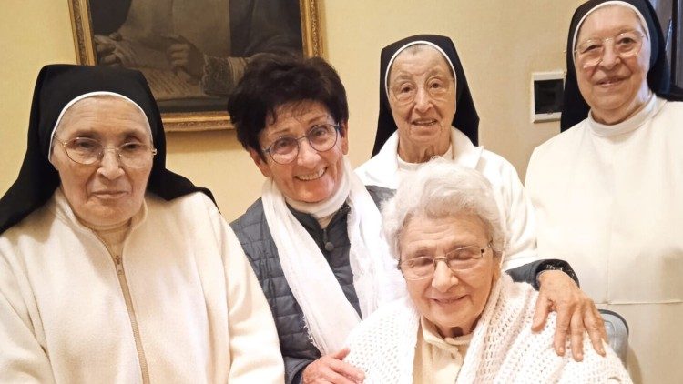 Orsola Appendino durante una visita al convento dominico de Mondovì Carassone