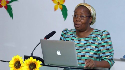 Afrikanische Theologin: „Zukunft der Kirche liegt auch in den Händen der Frauen“