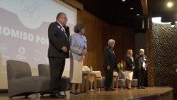 Cérémonie de signature de l'engagement national pour la paix par les candidats à la présidence du Mexique, organisée par le CEM et le Dialogue pour la Paix.