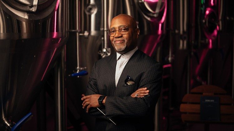 Il direttore d'orchestra ameircano William Eddins