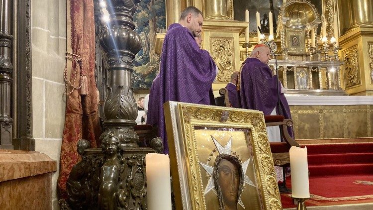 Mszy św. na Wawelu przewodniczył kard. Stanisław Dziwisz (Przemysław Radzyński)