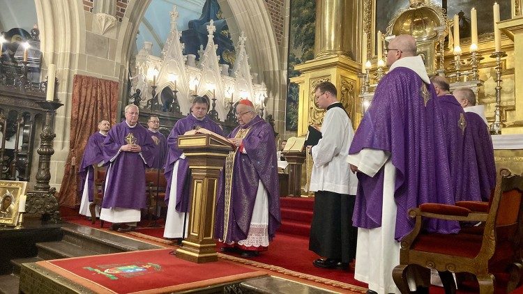 Mszy św. na Wawelu z udziałem Szpitalników Zakonu Maltańskiego przewodniczył kard. Stanisław Dziwisz
