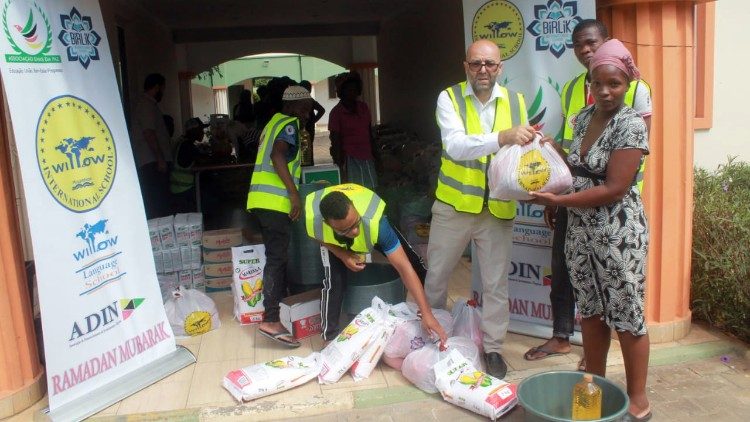 Famílias em Maputo e Matola (Moçambique) recebem apoio alimentar