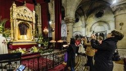 Le reliquaire où se trouve la Sainte Tunique dans la basilique Saint-Denys d'Argenteuil.