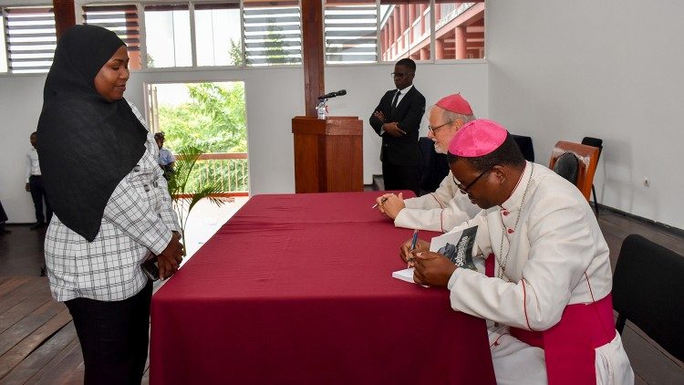 Lançamento do livro sobre Dom Sebastião Soares de Resende, 1° Bispo da Beira (Moçambique)
