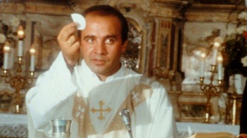 Il Papa ricorda don Diana: costruire un mondo libero da ogni prepotenza malavitosa