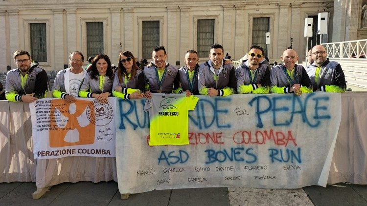 I podisti di Boves, in provincia di Cuneo, in Piazza San Pietro