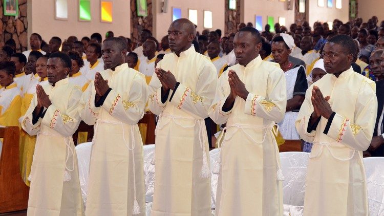 Ređenje pet đakona u Tanzaniji