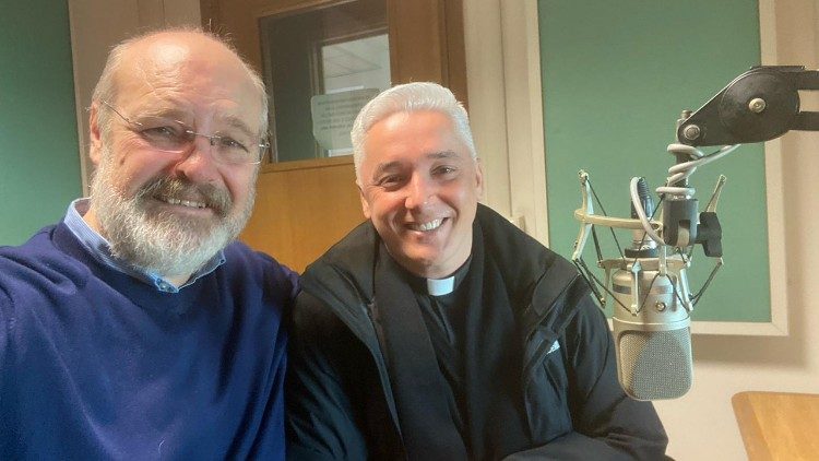 Padre Arnaldo Rodrigues da Silva visita a Rádio Vaticano