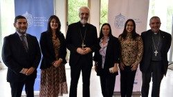 "La sinodalidad, como dimensión constitutiva de la Iglesia, nos llama a ser más coherentes, vivos, fraternos y abiertos a la evangelización. Es una propuesta de esperanza que requiere nuestra colaboración activa". (Monseñor Luis Marín de San Martín)