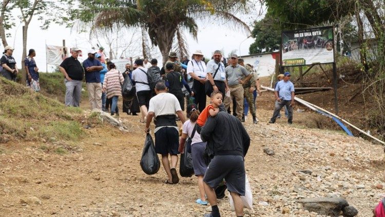 2024.03.23  vescovi visitano i migranti nella zona del darien panama