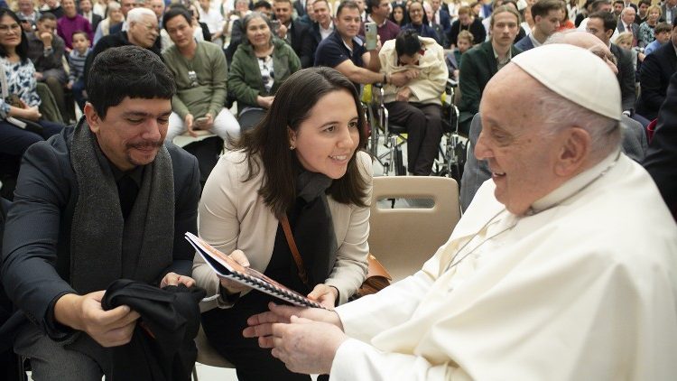 Um dos encontros de representantes da iniciativa com o Papa Francisco, no Vaticano
