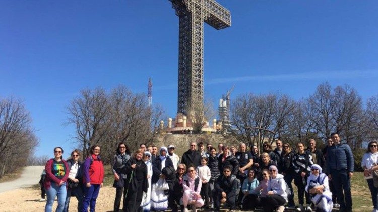 Alle ums Kreuz versammelt