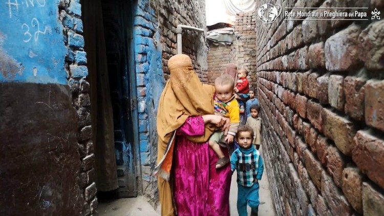 Dal Video del Papa: donne in Afghanistan