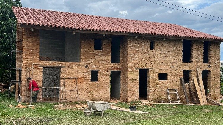 Fotos da réplica que está sendo construída