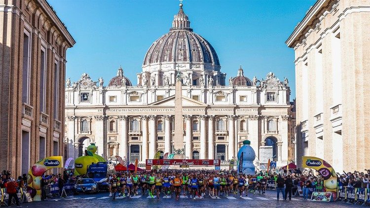 I partecipanti alla sedicesima edizione della Corsa dei Santi