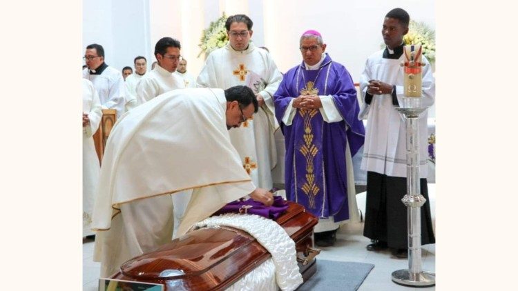 Funerais do padre Fabián Arcos no início de novembro