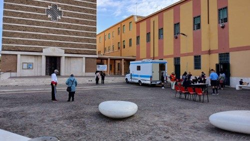 A Torvaianica l’Ambulatorio della Misericordia dal Vaticano, visite gratis ai poveri