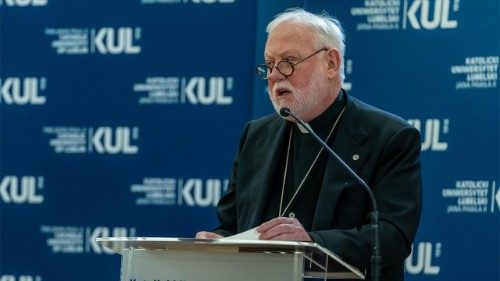 L'arcivescovo Paul Richard Gallagher alla conferenza della Università Cattolica di Lublino