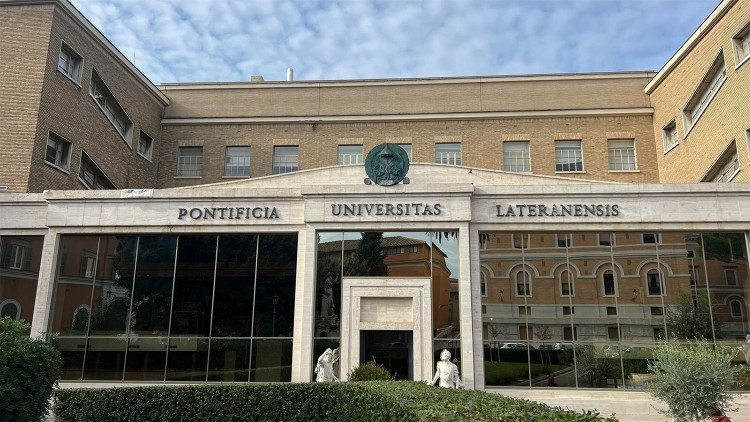 Chuo Kikuu cha Kipapa cha Laterano.
