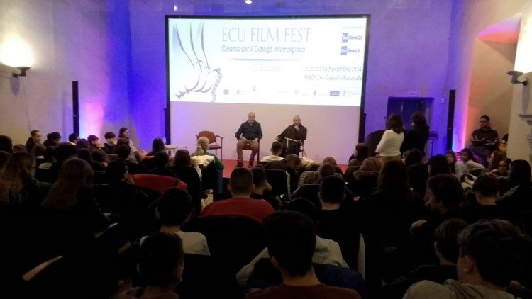 A abertura do Ecu Filme Fest 2024 em Maenza (Latina), onde foi lido o telegrama do Cardeal Pietro Parolin com uma mensagem e a bênção do Papa Francisco
