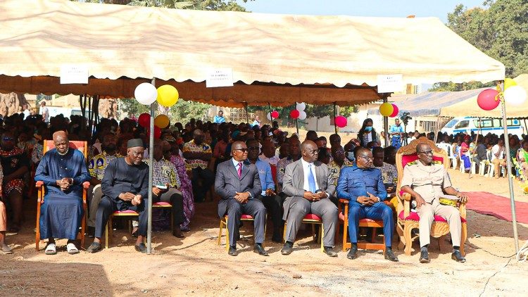 Des autorit&eacute;s administratives et religieuses musulmanes lors de la messe de cl&ocirc;ture du jubil&eacute;