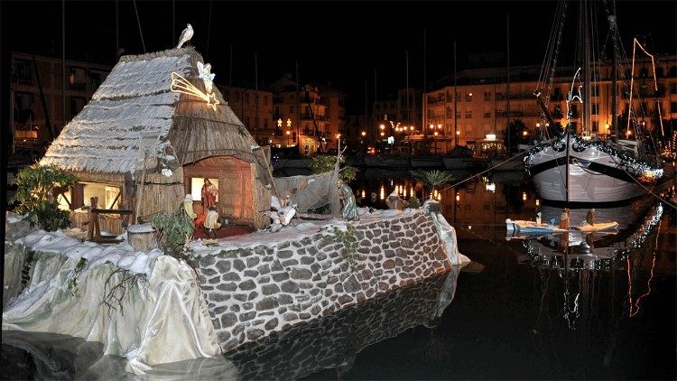 Il presepe galleggiante del porto di Grado (Gorizia), dal quale si è presa ispirazione per quello donato al Papa per Piazza San Pietro