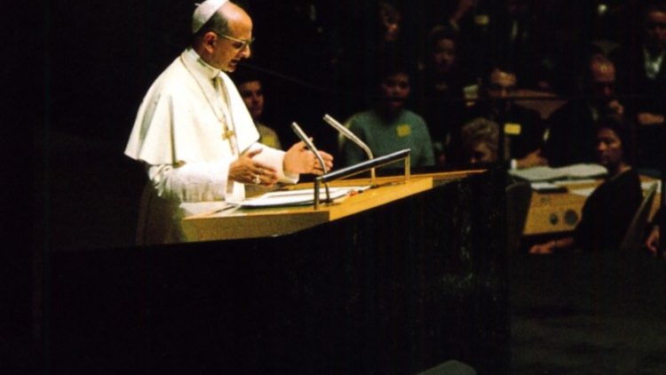 Le Pape Paul VI à la tribune des Nations unies le 4 octobre 1965.