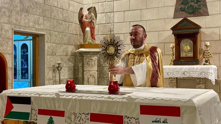 2024.10.12 Siria, Kamishli, preghiera per la pace Padre Hovsepian