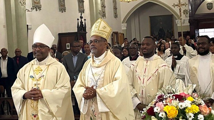 Dom Thulani Mbuyisa e Dom Ildo Forte - celebração litúrgica da festa de Nossa Senhora do Rosário, Roma