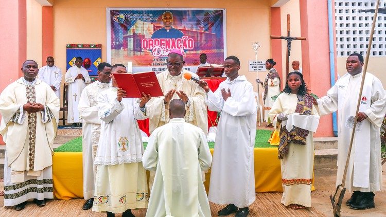 Ordenação diaconal de Sérgio Vilanculo, missionário Comboniano (Beira, Moçambique)