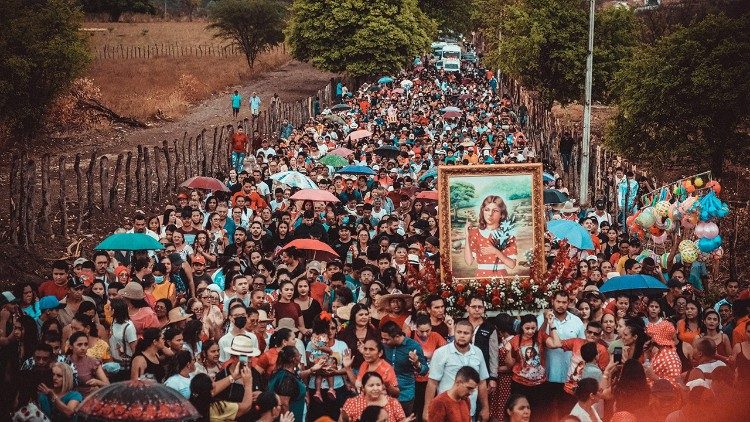 Wiara odgrywała i odgrywa ważną rolę w hisorii Brazylii. Na zdjęciu procesja z obrazem bł. Beningy, brazylijskiej męczennicy.
