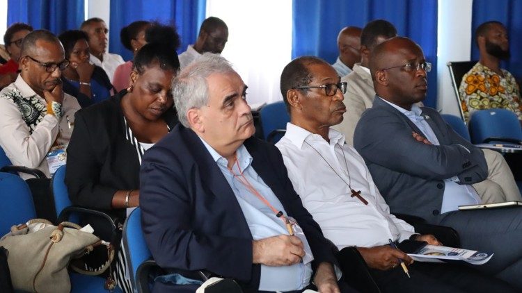 O Cardeal Dom Arlindo Furtado no Simp&oacute;sio