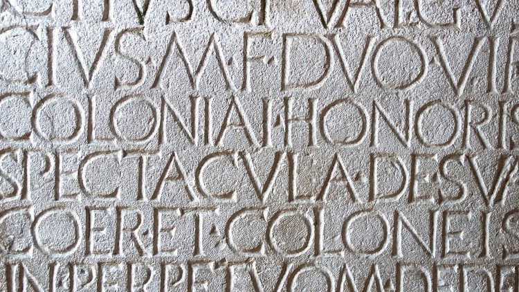 Inscriação em latim descoberta na cidade de Pompeoa