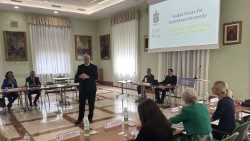 Rencontre entre des membres de l'Université de Bethléem et des ambassadeurs près le Saint-Siège. 