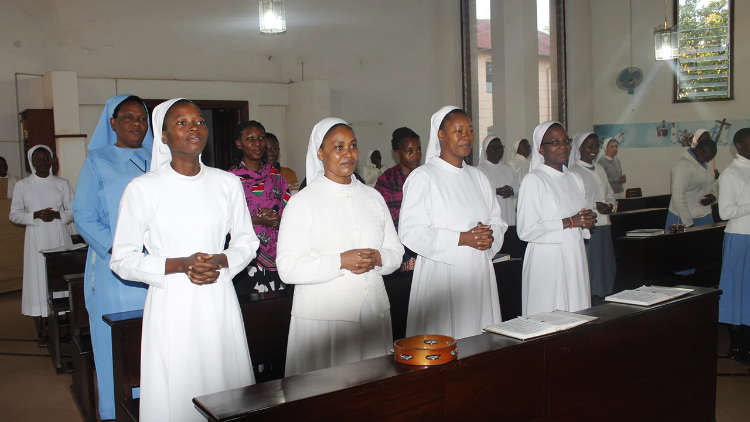 Wamisionari Wabenediktin wa Tutzing wakisali