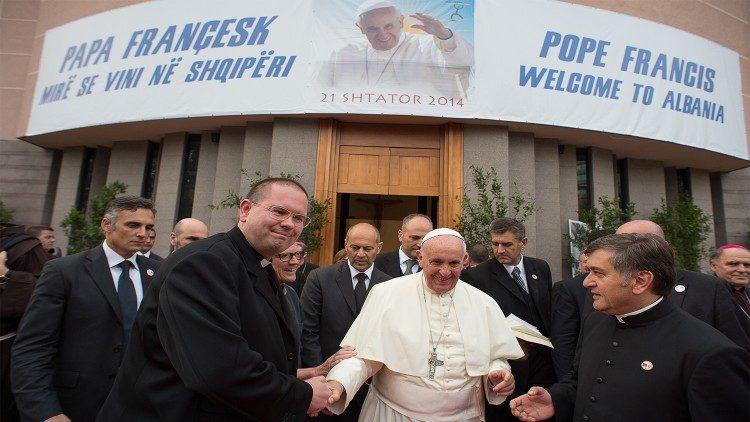 Papa Françesku në katedralen e Shën Palit, Tiranë