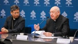 Кардынал Кевін Фарэл падчас прэс-канферэнцыі. Ілюстрацыйнае фота