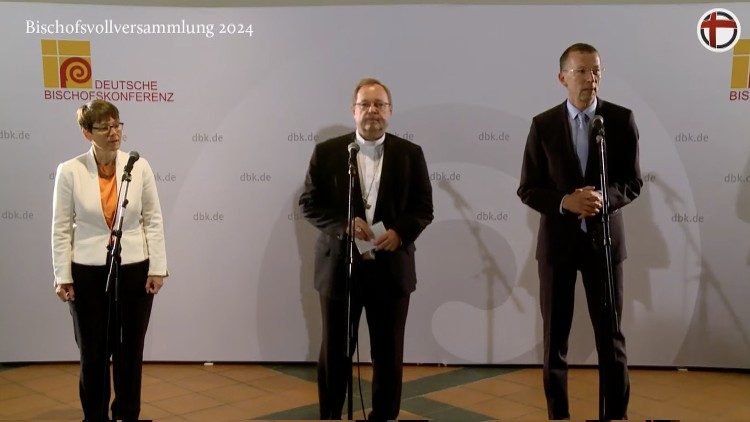 Pressekonferenz in Fulda mit Beate Gilles, Bischof B&auml;tzing und Matthias Kopp