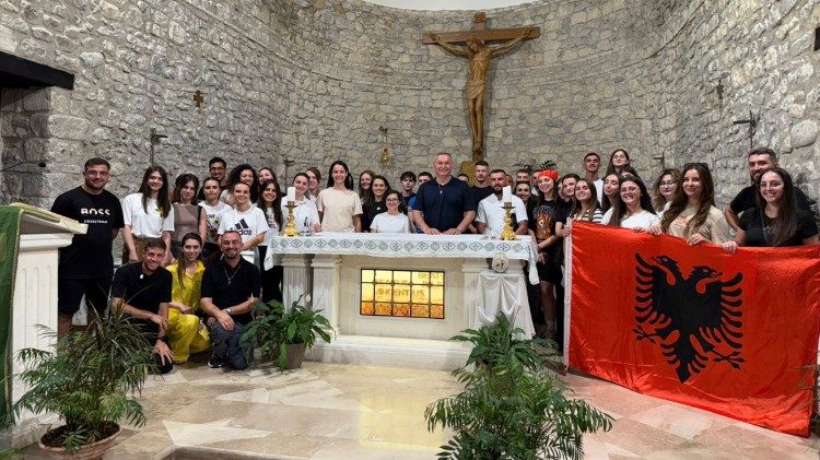 2025.08.01 Giovani Albania di Tirana a Giubileo mons. Arjan Dodaj