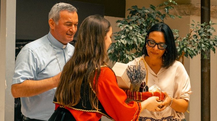 2025.08.01 Giovani Albania di Tirana a Giubileo mons. Arjan Dodaj