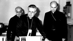 Отец Ф. Кабасес (в центре)