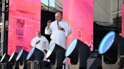 Ojcowie Adam Szustak i Tomasz Nowak podczas trzeciej katechezy na Casa Polonia