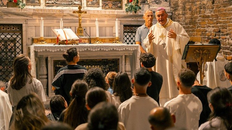 2025.08.01 Giovani Albania di Tirana a Giubileo mons. Arjan Dodaj