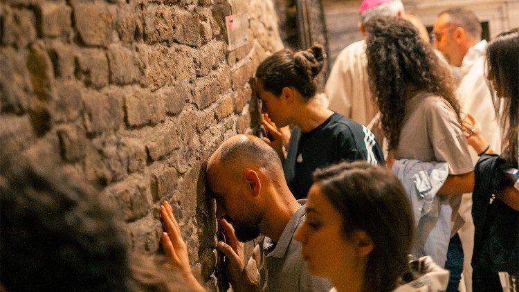 2025.08.01 Giovani Albania di Tirana a Giubileo mons. Arjan Dodaj