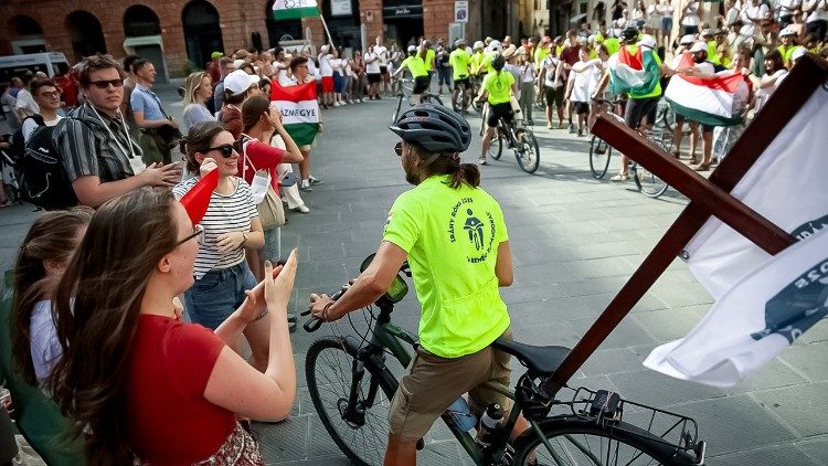Kerékpáros magyar zarándokok Folignóban